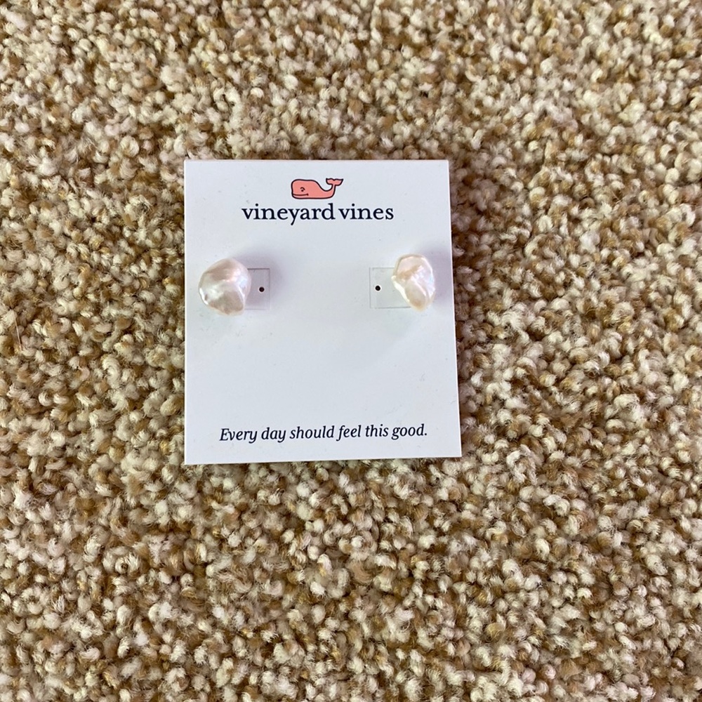 Vineyard Vines earring